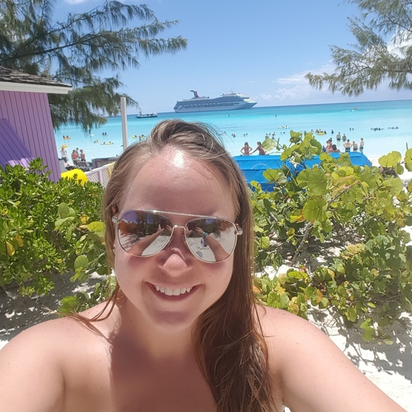 Meet your Posher, Stacy - Picture 4 of 4